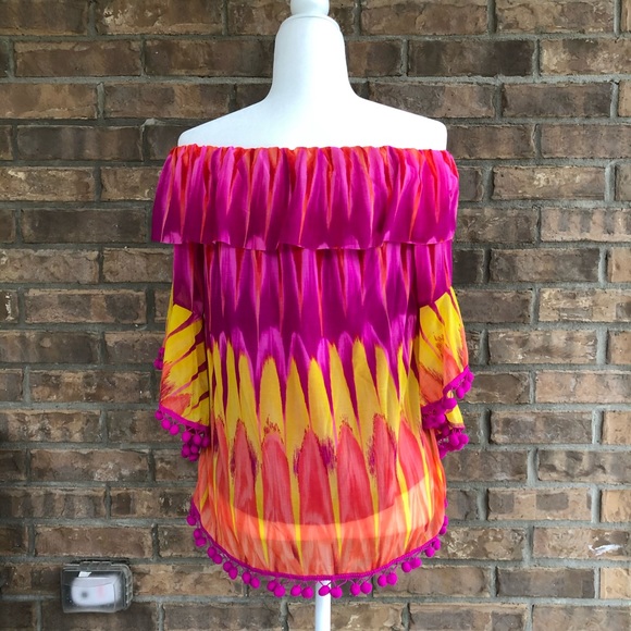 Beautiful Fuchsia Top with Pop-Pom Trim - Picture 2 of 6